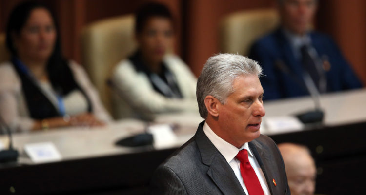 El presidente de Cuba, Miguel Díaz-Canel, ante la Asamblea Nacional del Poder Popular (parlamento), en La Habana.