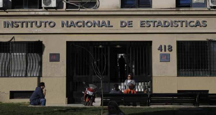 Mercado laboral en Chile vuelve a evidenciar recuperación: Desempleo anota 7,7% entre febrero-abril