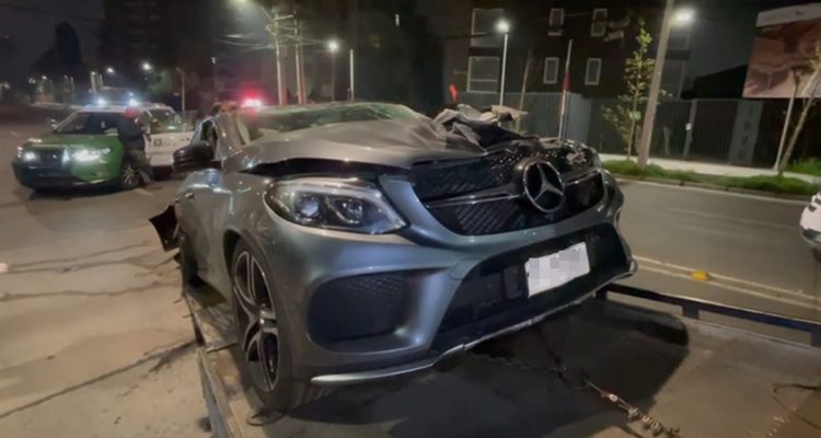 Accidente en La Florida permitió detener a acusado de realizar tour delictual en un auto robado