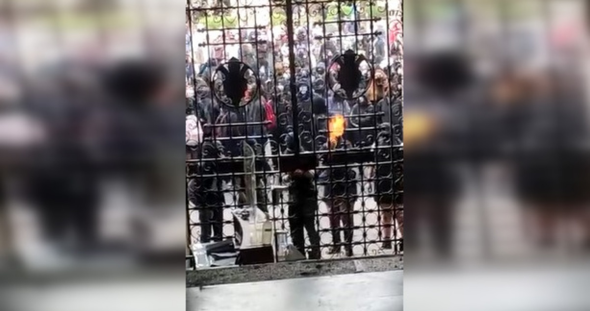 Detenidos durante protesta en Municipalidad de Santiago