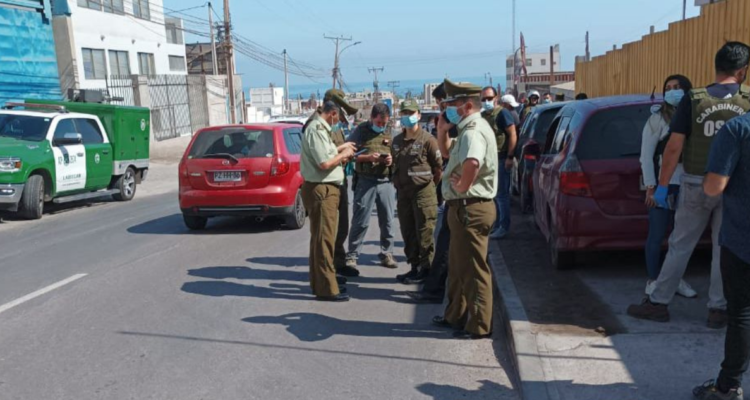 detienen a dos personas portando armas de fuego