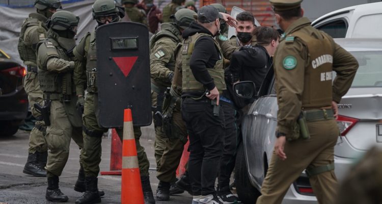 Detienen a ambulante en Meiggs