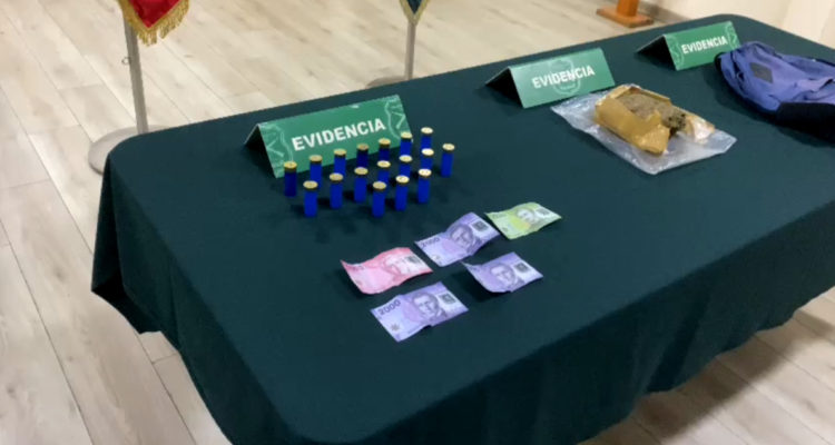 Detienen a colombiano irregular hallado con municiones y droga en Santiago