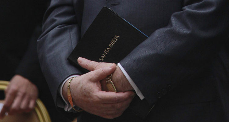 Detienen a pastor evangélico que abusó de al menos 4 mujeres durante cultos en Brasil