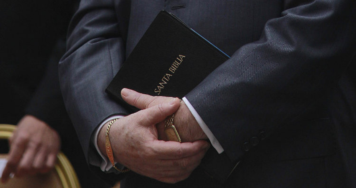 Detienen a pastor evangélico que abusó de al menos 4 mujeres durante cultos en Brasil