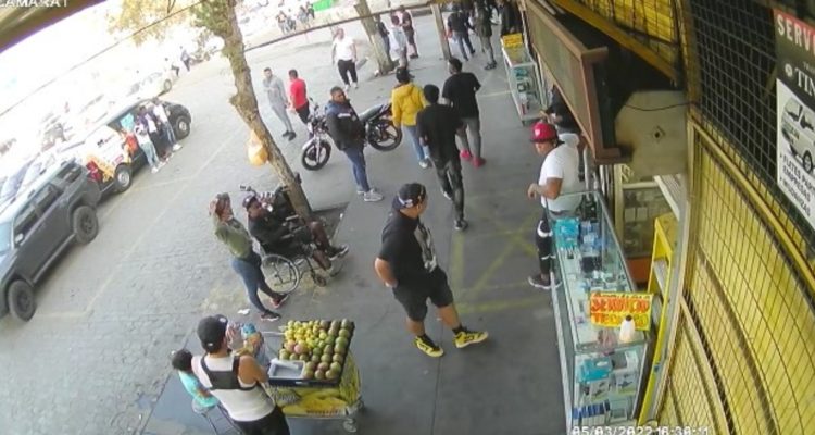 Video capta reacción de transeúntes tras disparos en Persa Bío Bío