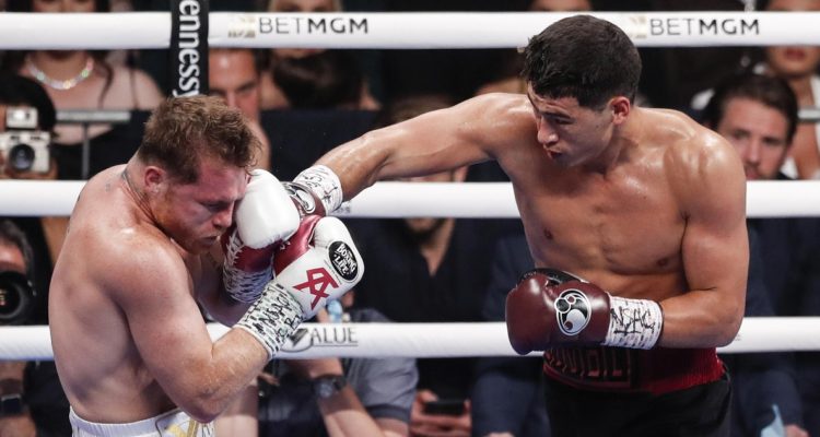 Dmitry superó a Canelo en intensa pelea de boxeo