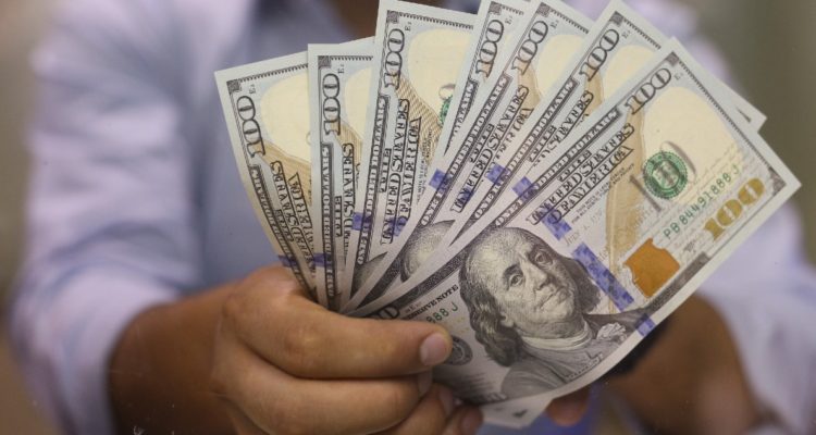 Contexto local más borrador de nueva Constitución podrían darle impulso al alza al dólar