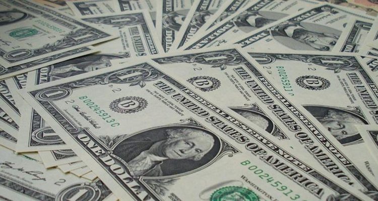 El dólar cotiza en menos de $830 durante su apertura y viviría una jornada presionado a la baja