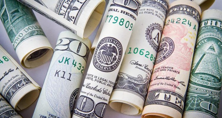 Dólar se mantiene en los $830 y perspectivas del cobre continúan sólidas pese a caídas
