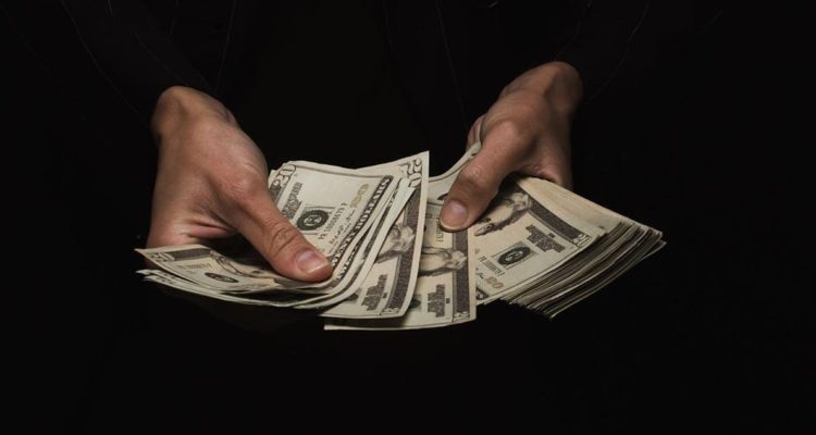 El tipo de cambio continúa estable en los $850 incidido por factores externos