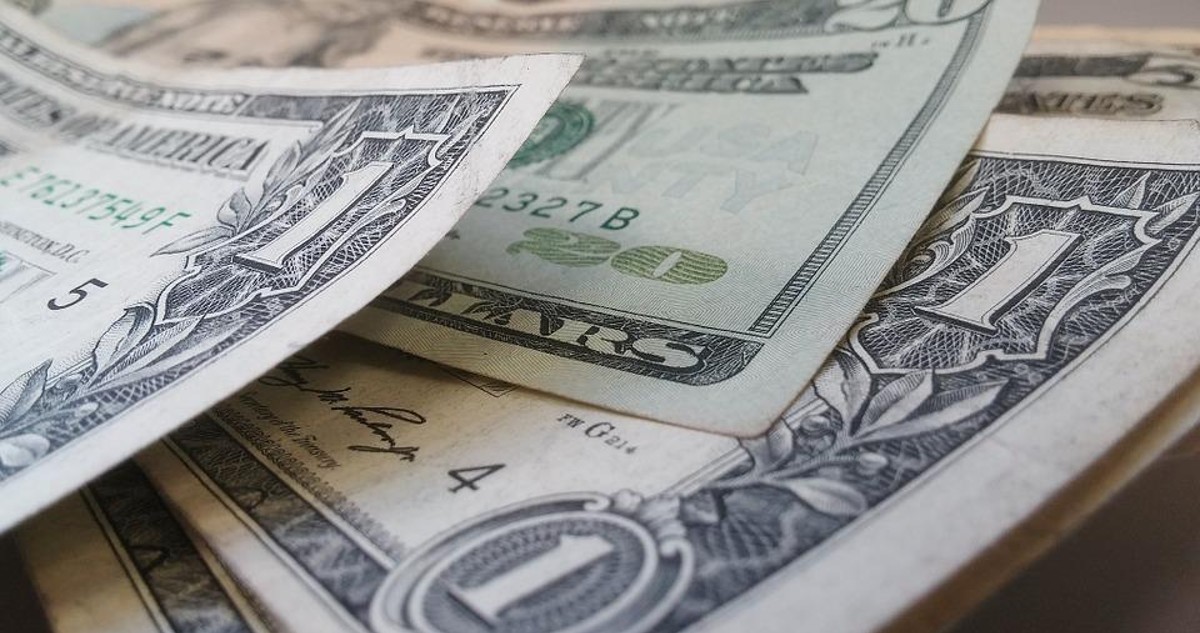 El dólar sigue mirando los $860 y el cobre continúa bajista ante contingencia en China