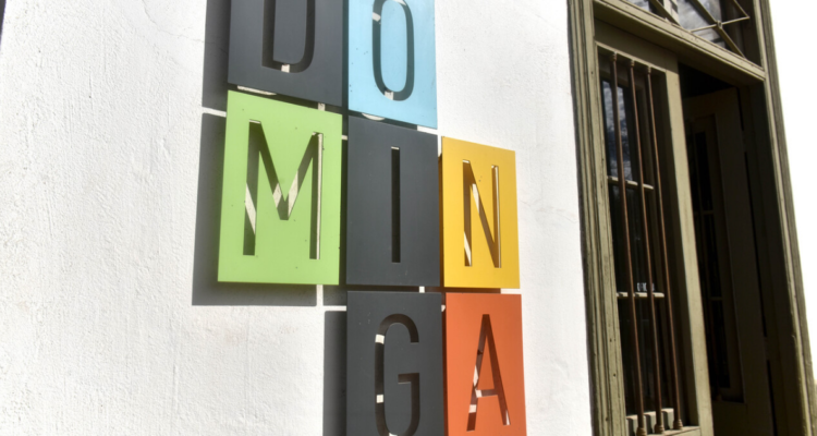 Imagen de la fachada de una de las oficinas del proyecto minero Dominga.