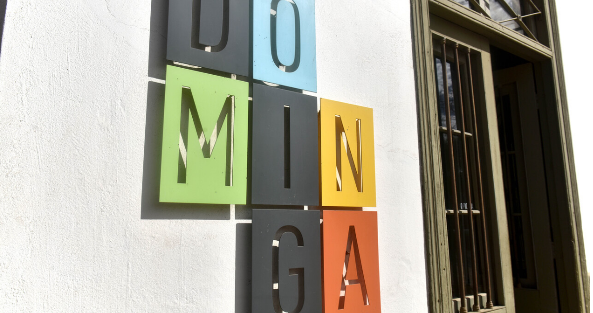 Imagen de la fachada de una de las oficinas del proyecto minero Dominga.