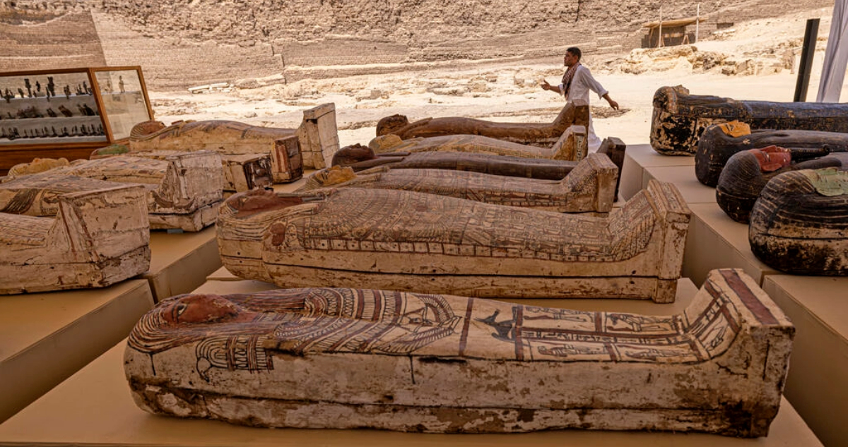Descubren 250 sarcófagos y 150 estatuas de bronce en necrópolis de El Cairo