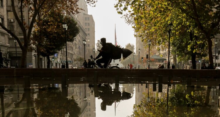 En Chile se han recuperado 92% de empleos perdidos en pandemia, pero escenario podría ralentizarse