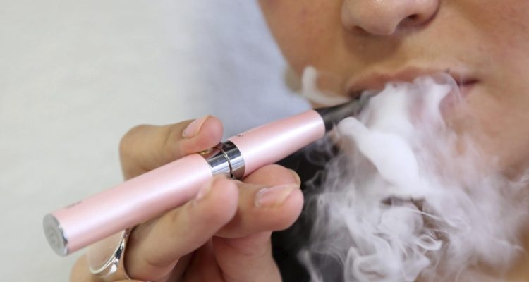 estudio-confirma-combinar-tabaco-cigarrillos-electronicos-no-reduce-riesgo-cardiovascular.jpg
