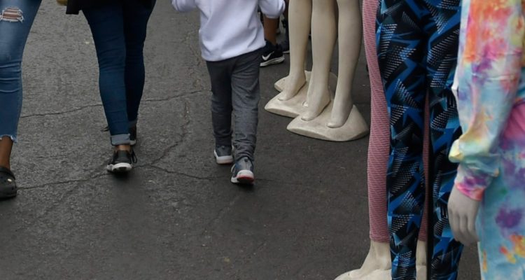 Locatarios de Feria de Lota denuncian aumento de robos: vendedora perdió $3 millones en mercadería