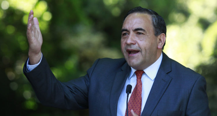 Fidel Espinoza aclara que no votará Rechazo pero insiste en críticas a la Convención