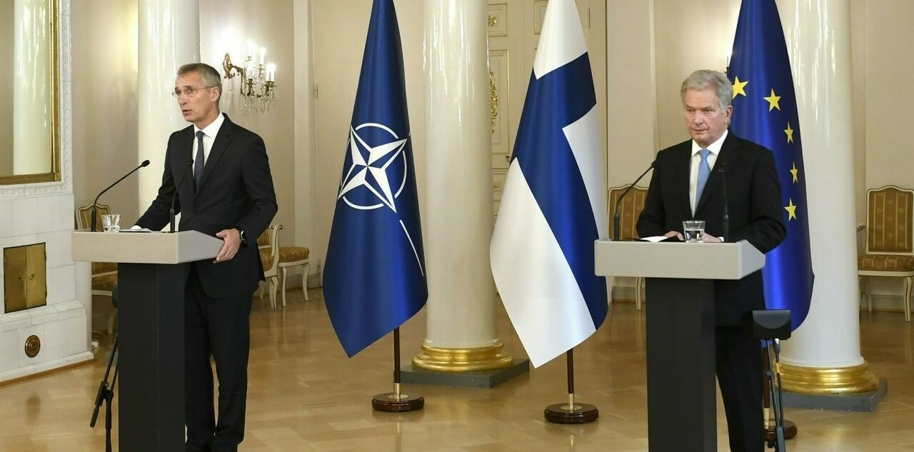 Fotografía de archivo con el presidente de Finlandia y el jefe de la OTAN.