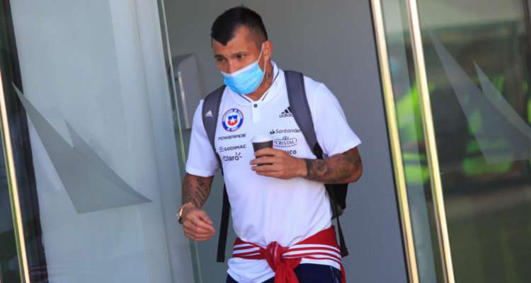 Gary Medel reaccionó tras su funa a personal de la Seremi de Salud.