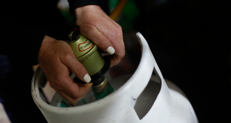 Alcalde de San Rosendo afirma que para bajar precios del gas los municipios deben involucrarse