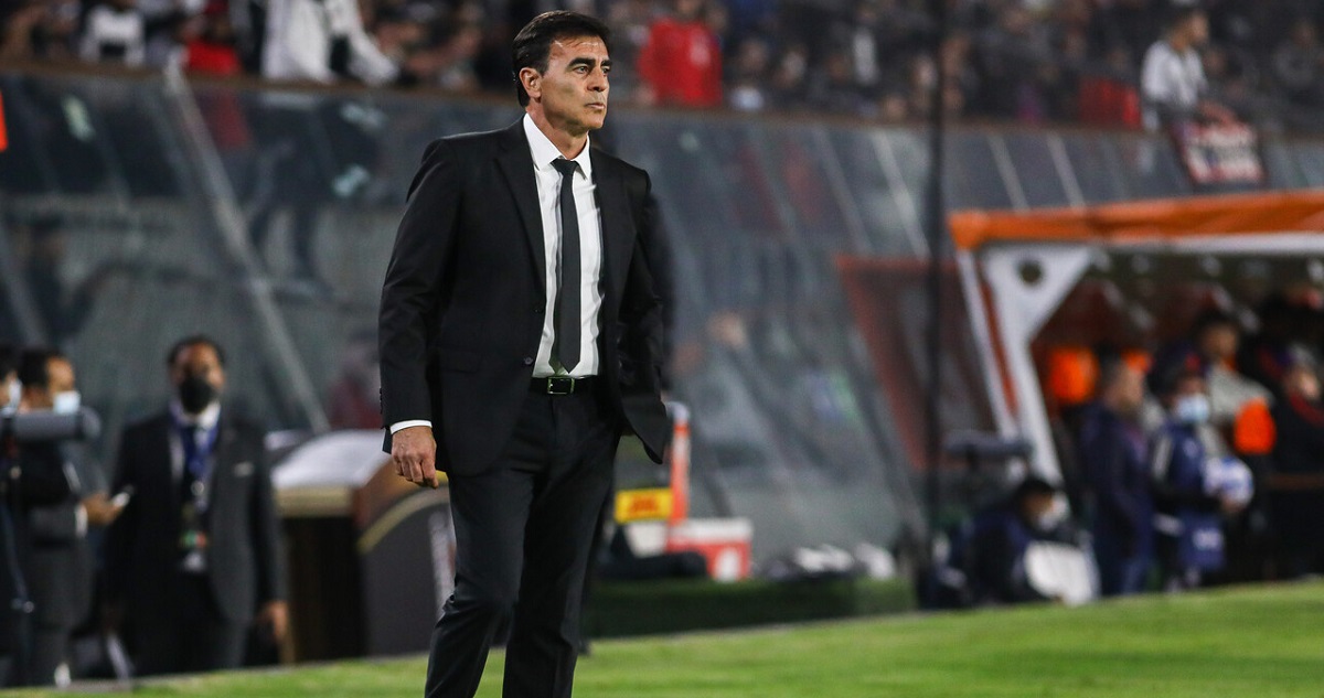 Gustavo Quinteros dirigiendo a Colo Colo.