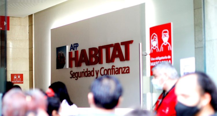 “Encontrón” en Twitter: Ministerio del Trabajo encara a la AFP Habitat por tuit sobre la PGU