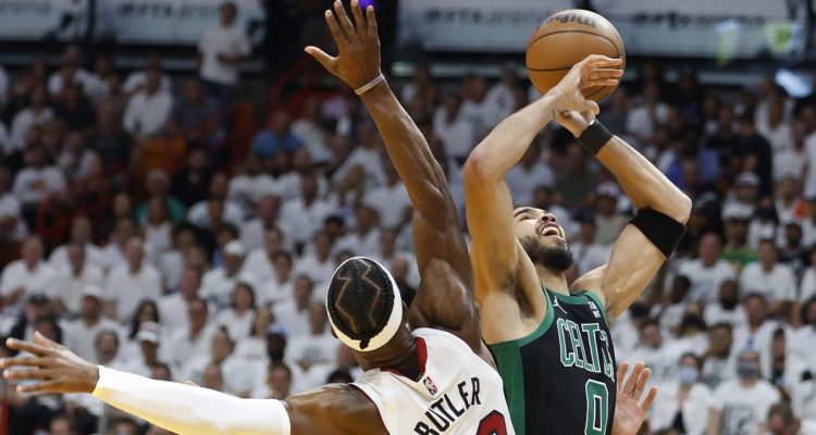 Celtics a un partido de eliminar al Heat en la NBA