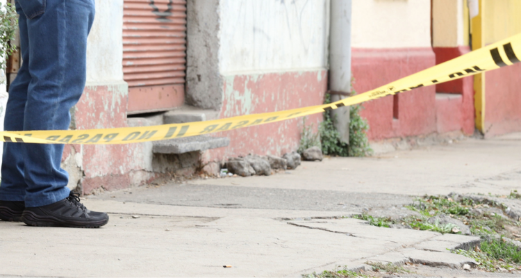 Hombre es hallado muerto en vía pública de San José de Mariquina: indagan causa de deceso