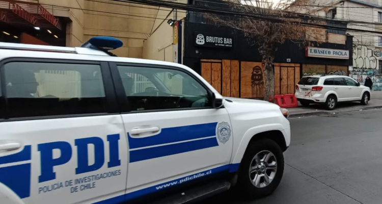 Joven muere acribillado fuera de pub