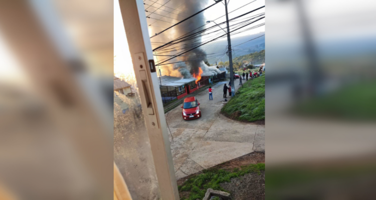Una persona fallecida deja incendio de Coronel y en Lota una segunda vivienda podría incendiarse