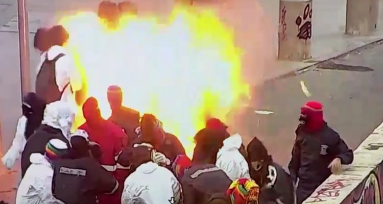 Nuevos incidentes se producen en el exterior del Instituto Nacional