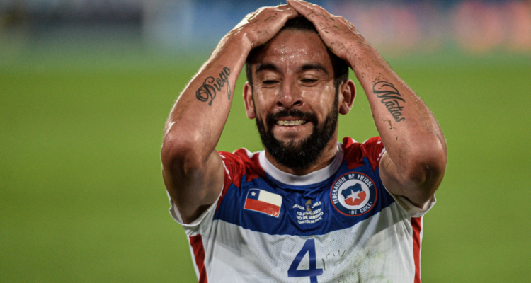 Mauricio Isla es la tercera baja de la Roja en su gira por Asia