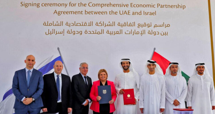 Israel firma acuerdo comercial con EAU es el primer TLC con un país árabe