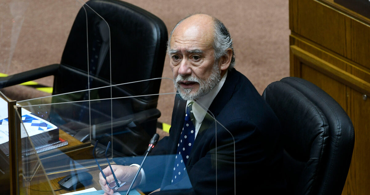 Senador Iván Flores