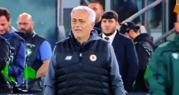 José Mourinho emocionado en la semifinal de Conference League.