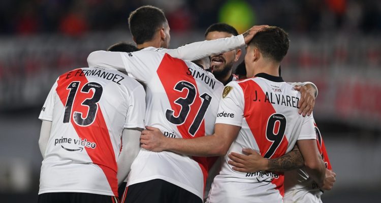 Julián Álvarez hizo 6 goles en triunfazo de River ante Alianza