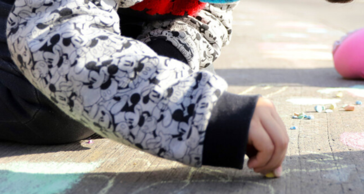 Medidas de protección para niño intoxicado con cocaína