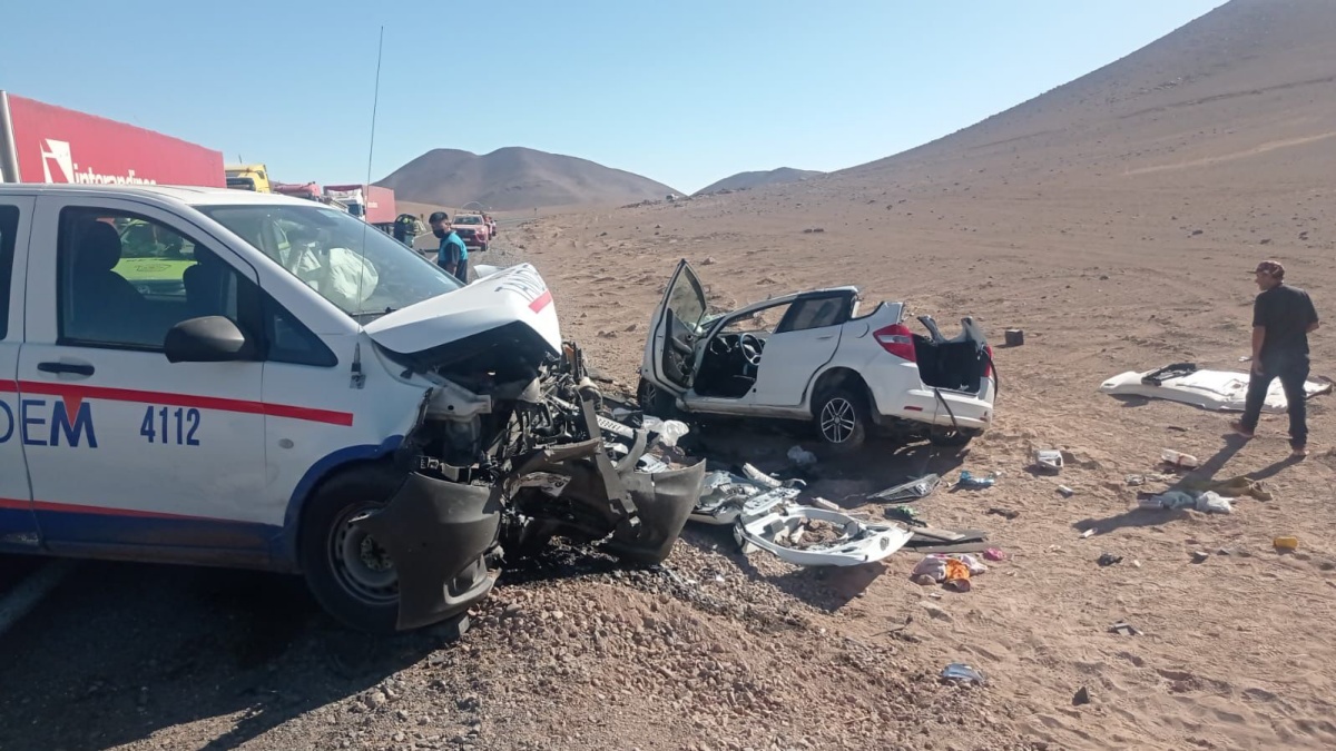 Siete heridos tras accidente que dejó auto destrozado en Tarapacá