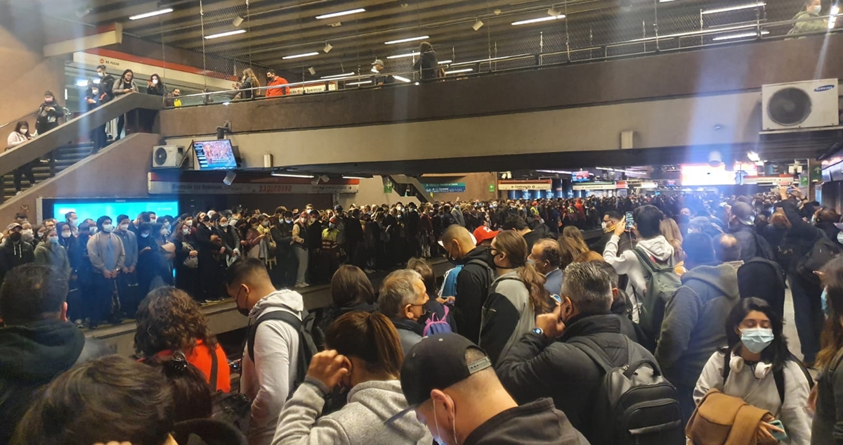 Línea 1 del Metro con servicio parcial: tren impactó a hombre que habría cometido un delito