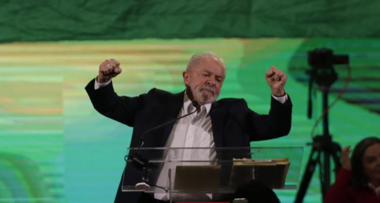 Lula lanza su candidatura presidencial para las elecciones de Brasil.