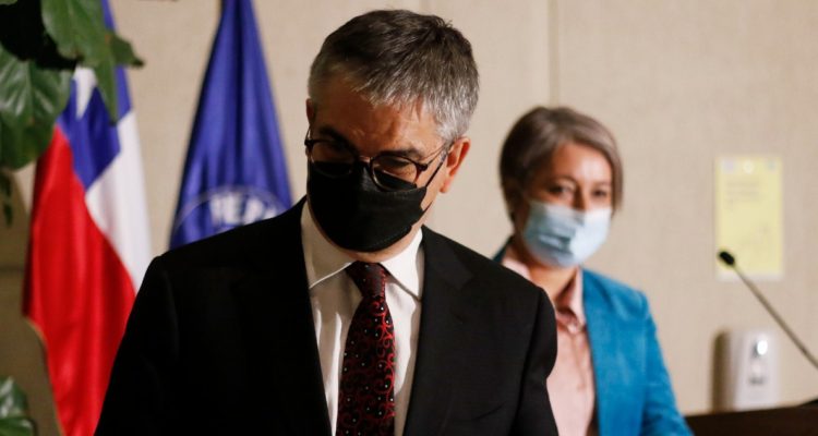 Gobierno destaca que clasificadora de riesgo Fitch mantenga perspectiva económica estable para Chile