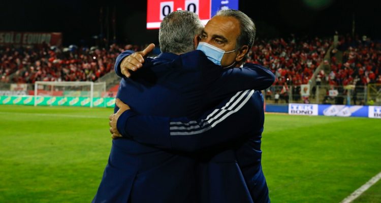 Martín Lasarte dirigiendo a Chile.