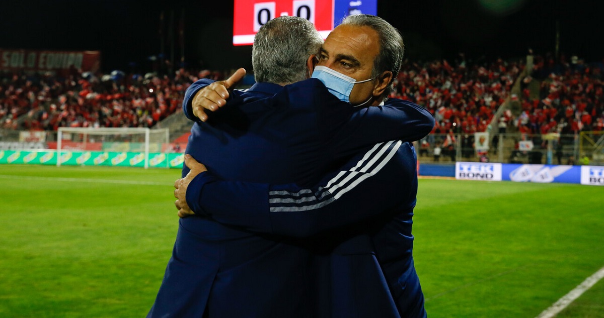 Martín Lasarte dirigiendo a Chile.