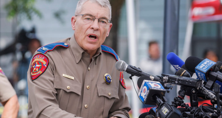 El director del Departamento de Seguridad Pública de Texas, Steven McCraw.