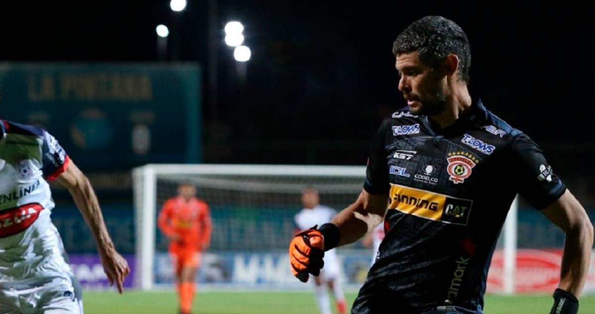 Matías Cano jugando por Cobreloa.