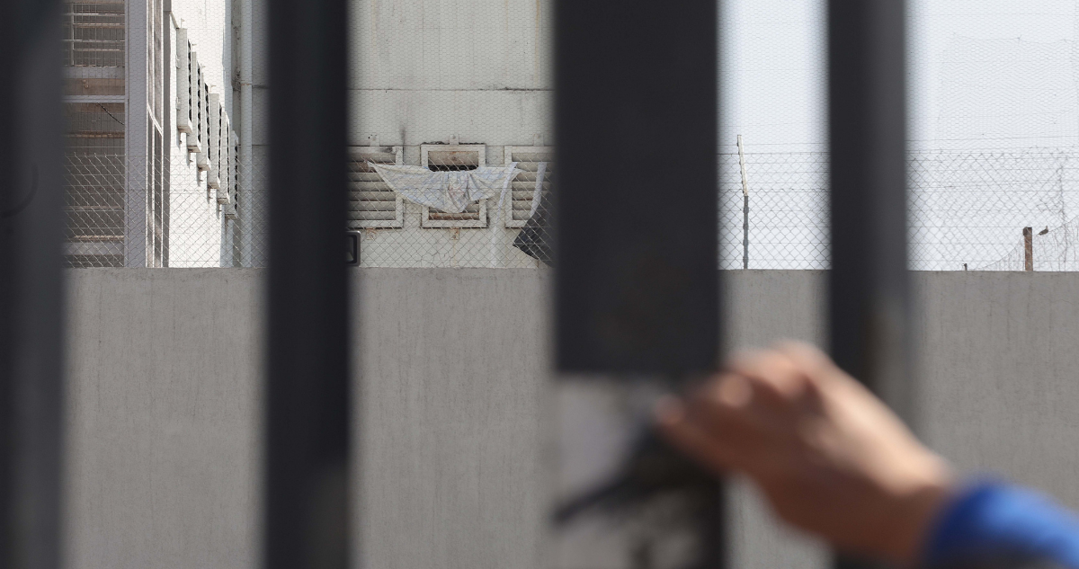 Hombre dio pastillas para dormir a hija de pareja, la violó y contagió de VIH: pasará 10 años preso