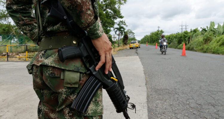México grupo armado intercepta a periodistas que acompañaban a AMLO en viaje a Sinaloa