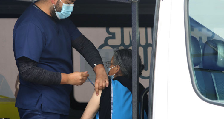 Minsal cuantifica en más de 200 mil las personas no vacunadas contra la covid-19 en Los Lagos